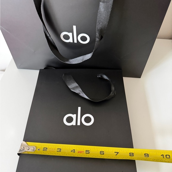 ALO Yoga Black Tote Bag large and small - Picture 7 of 7